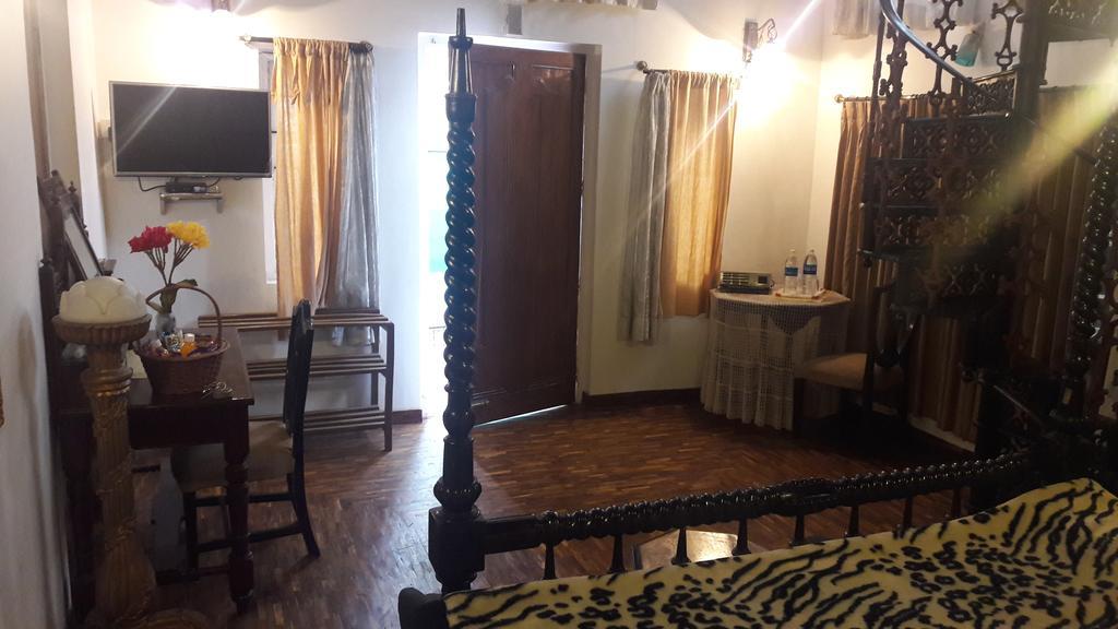 The Red House Bed & Breakfast Udagamandalam Exterior photo