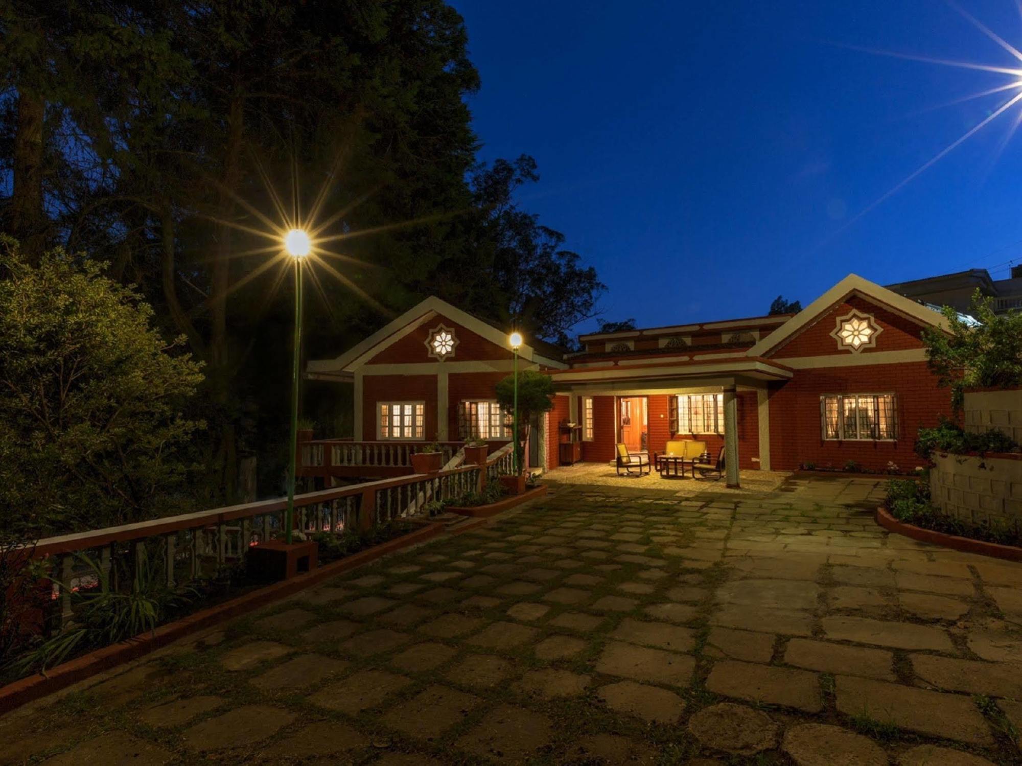 The Red House Bed & Breakfast Udagamandalam Exterior photo